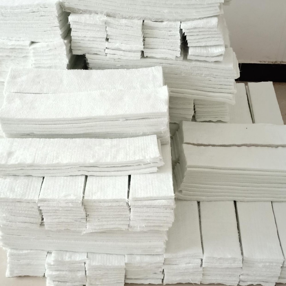 Come viene realizzata una coperta in fibra di vetro agugliata