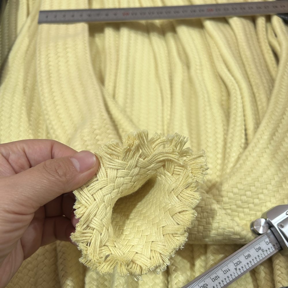 Guaina in aramide intrecciata: massima protezione contro calore e abrasione per tubi industriali