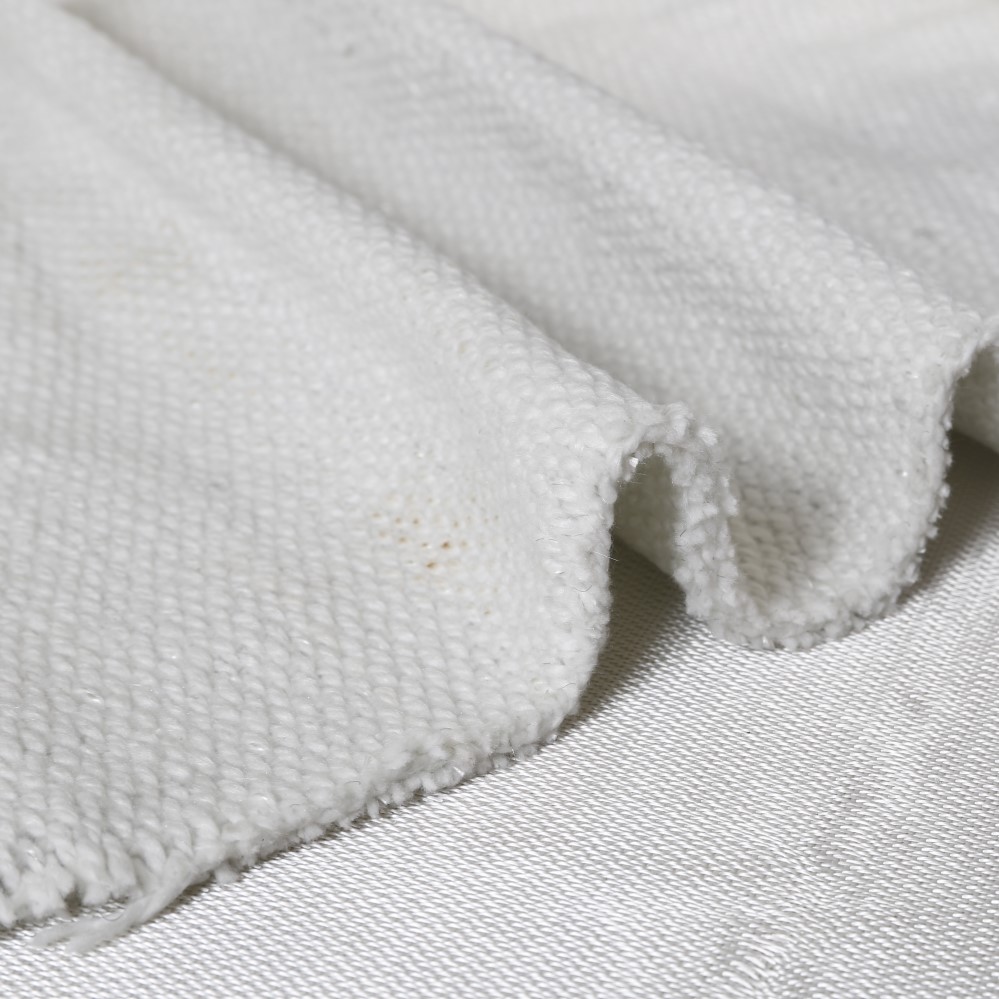 Tessuto in fibra ceramica: l'armatura flessibile ad alta temperatura definitiva per le industrie più esigenti