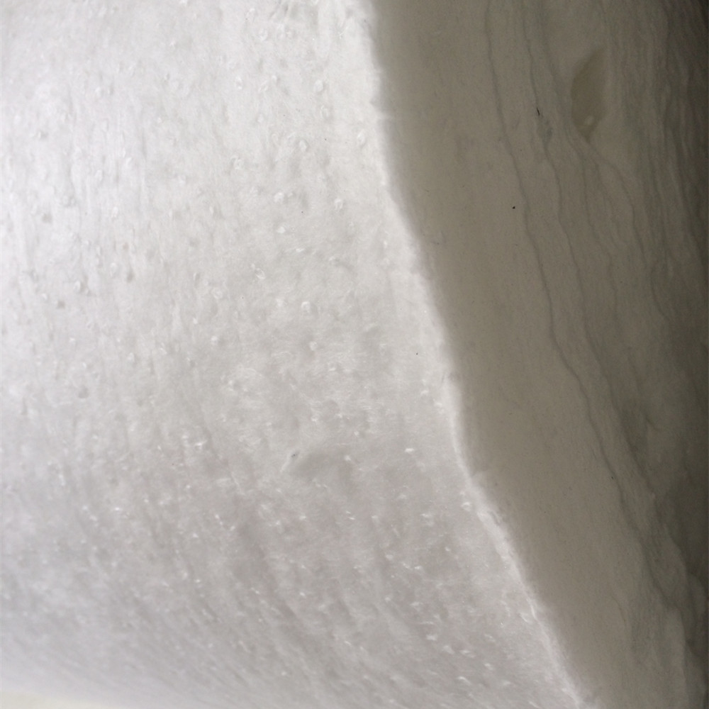 Perché il feltro agugliato di silice può resistere a temperature più elevate rispetto al feltro agugliato di fibra di vetro?
